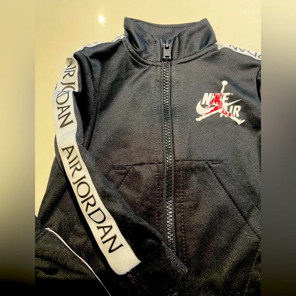 Air Jordan Tracksuit - 12 Months - Picture 3 of 5